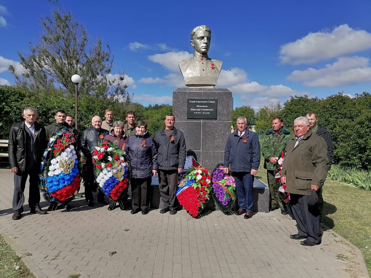 Памятник Герою Советского Союза Н.С. Шевлякову.